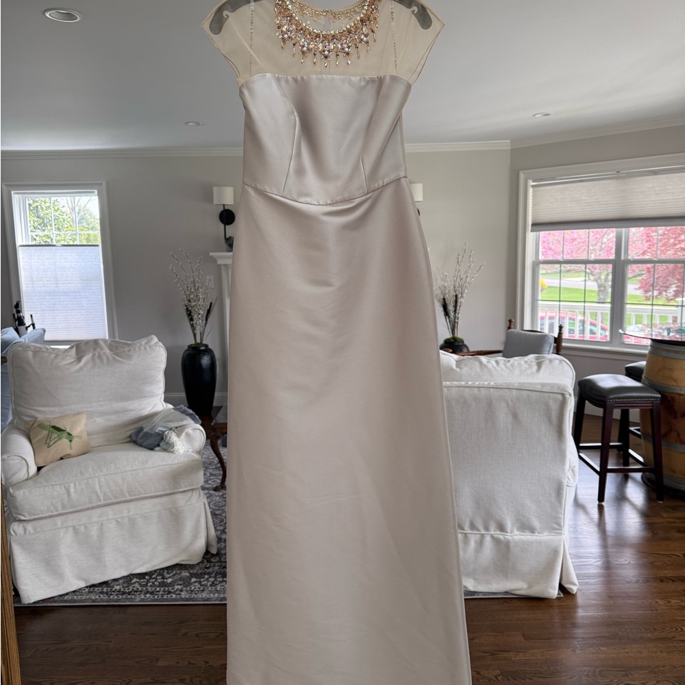 Elegant Silver Evening Gown - Picture 5 of 12
